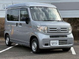 無駄を抑えたスッキリとしたフロントデザインです!軽バンらしい頼もしさと親しみやすさを兼ね備えた、飽きのこないスタイルが魅力的です!