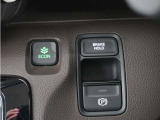電子制御パーキングブレーキ搭載で指一本で簡単に操作することができます。さらに停車中に、ブレーキペダルを踏み続けなくても、自動的にブレーキを保持する機能である、オートマチックブレーキホールド付きです。