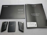 取説・メンテナンスノート・スマートキー・カードキーの4点セットです。