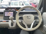 アクティブクルーズコントロール搭載。全車速追従となっておりますので、高速道での走行に対する負担軽減にもつながります。
