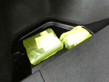 スペアタイヤレス車です。応急セットを搭載しております。