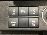 運転席脇のクラスタースイッチ部分にはアイドリングストップOFF、パーキングセンサーその他走行系スイッチを集中配置しております。