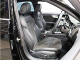 ■Sロゴ入ハーフレザースポーツシート ■運転席メモリー機能付前席パワーシート ■前席電動ランバーサポート