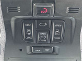 左右のパワースライドドアとパワーバックドアの開閉が運転席からも行えとても便利です!