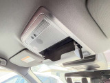 運転席上部にはサングラスホルダーが装備されております!