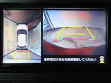 車両を上から見たような映像をディスプレイオーディオ画面に表示するパノラミックビューモニター