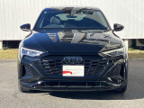 今やオールLEDヘッドライトはAudiを象徴する装備でございます。シングルフレームグリルとの組み合わせでフロントマスクが、より一層際立ち周囲からも視線を浴びます。