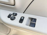 【電動格納ミラー】サイドミラーは電動格納式となっており、狭い駐車場でもキズがつくリスクを抑えられます。