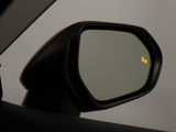 BSM(ブラインドスポットモニタ)!隣の車線を走る車両をレーダーで検知し、ドアミラーでは確認しにくい後側方エリアに存在する車両に加えて、急接近してくる車両も検知します。