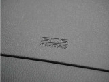 ◆助手席エアバッグ◆SRSエアバッグは、シートベルトだけでは防ぎきれない衝突時の衝撃から乗員を守るための安全装置。衝突時に瞬時に膨らみ、頭部や胸部がダッシュボードに直接衝突するのを防ぎます。