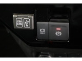 スイッチ類もきれいに。車内もボディも隅々までクリーニング。