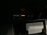 【ETC2.0車載器】料金所での決済だけでなく、渋滞などの道路情報と連動してさまざまなサービスを受けることができる、次世代型のETC車載器を装着しています!