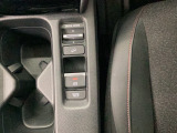 【電子制御パーキング+ブレーキホールド】便利なスイッチ式のサイドブレーキ!停車中にブレーキペダルを踏み続けなくても自動的にブレーキを保持する機能も搭載♪