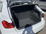 スクエアに造られたトランクルームです。開口部が大きいく々とした荷室は、多くの荷物を積み込むことができます。