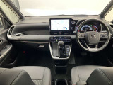 見通しのよいすっきりとした視界で、誰でも運転しやすいです。運転のしやすさは疲れにくさにも繋がりますよ♪