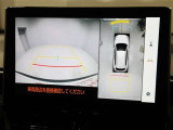 パノラミックビューモニターを装備。駐車場や交差点でクルマを真上から見るように周囲を確認できます。機能の詳細は販売店スタッフまでおたずねください。