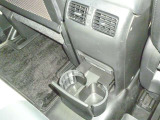 後席用ドリンクホルダー♪ 収納式でペットボトル、缶も置けます♪