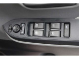 スイッチ一つで窓を開け閉めできるパワーウィンドウスイッチです。