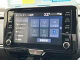 音源選択画面にはラジオやディスク、USB、Bluetoothなどの項目が並びます。停車中にテレビを視聴したい時も、画面上のTV項目から切り替えられる装備です。