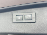 【パワーバックドア】スマートキーや運転席のボタンを押すだけでリアゲートが自動で開閉します!荷物を持っている時や、高い位置にあるバックドアを閉める際に便利な機能です♪