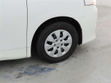 装着タイヤサイズは、205/65R15です。