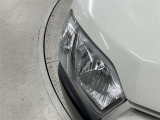 明るく遠くまで照らす光量で夜間走行の視認性を高めます。