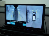 ◆マルチビューカメラシステム◆運転席から見づらい前後左右を、ナビ画面の映像で確認。見通しの悪い交差点や狭い道でのすれ違い、駐車などをサポートします。