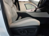 パワーシート搭載。微妙な調整が手軽にでき、ピッタリなポジションで運転することが可能です。