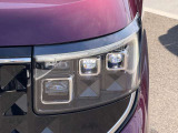 【LEDヘッドランプ】鮮やかな白色光で、クリアな視界を確保するLEDヘッドランプ装備