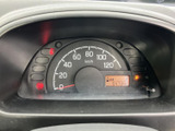 速度表示を中心にまとめたメーターは、運転席から目に入りやすい配置です。必要な情報を確認しやすく、日々の運転中も視線の移動を抑えやすい設計です。