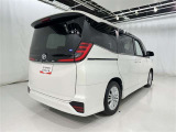 広々とした車内空間に優れた燃費性能。更にデザインも上質で人気のお車です!