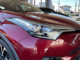 LEDヘッドライトです。デザイン性がよくとても明るいので、夜間の走行や悪天候でも安心です。しかも長寿命!