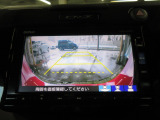 バックカメラの画像です。ガイドラインがスムースな車庫入れをサポートいたします。車庫入れの安心感がアップしますね。