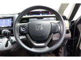 前方は視認性が良く、運転中も情報がひと目で確認できて安心。見やすさにこだわったデザインで、毎日のドライブがもっと快適に