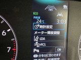 レーンディパーチャーアラートとは車線または走路からの逸脱の可能性を警告すると共に、車線または走路からの逸脱を避けるためのハンドル操作の一部を支援する機能です。詳細は販売店スタッフまでおたずねください。