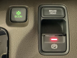 パーキングブレーキは指一本で操作可能な電子制御パーキングブレーキを採用しています。