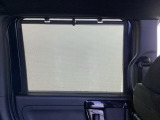 【ロールサンシェイド】は太陽光を防ぐので冷房の効きを良くする効果もあります。エアコンを控えめにすれば燃費向上も見込めます。