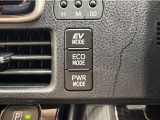 EVモードスイッチが付いているので、早朝・深夜の住宅街や屋内駐車場などで、騒音や排気ガスを気にすることなく走行出来ます。