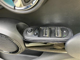知識と経験が豊富な国家資格整備士が常駐しています。車両の細部まで見逃さない確かな技術でメンテナンスを行うため、点検・修理・整備のすべての工程において高い信頼感を提供しています。