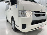 明るいライトが夜道を明るく照らしてくれます。 運転する上で、道路状況をいかに早く認識できるか重要なポイントです。 白色光が暗い道も明るく照らしてくれますよ。