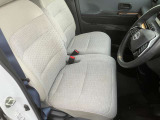 ゆったりとくつろげる運転席です。