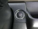 【 プッシュボタンスタートシステム 】 「アドバンストキーを携帯し、ブレーキペダルを踏みながらインパネ上のボタンを押すだけで、エンジンの始動/停止ができます。」