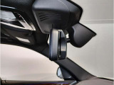 ☆BMWのルームミラーには自動防眩機能が備わっております。後続車のヘッドライトの明るさで幻惑されるのを防止☆
