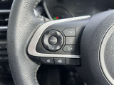 各種操作をステアリングを握ったままできるので安全運転につながります。