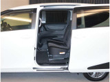 このエンジンルームをご覧下さい!埼玉トヨペットのお車は全て「ピカット一平」で、お車を隅々までピッカピカにしております。見えないところも手を抜きません!!