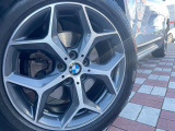 ●純正アルミホイール:輸入車ならではの卓越した走りを支えるホイールと足回りです!日本車の走りに慣れている方にもぜひ体感して頂きたいほど、高いレベルでまとまっています!