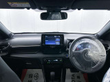 落ち着いたカラーの内装で、ゆったりと運転したい方に。