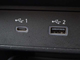 【USB電源ソケット】走行中にスマホやタブレットなどを充電することができて便利です♪