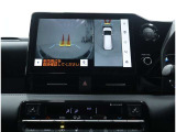 パノラミックビューモニター装備!トップビュー&フロントビュー・車両に取り付けたフロント、サイド、バックカメラの映像を合成して画面上に表示させることで、低速時の運転を補助する装置です。
