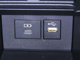 USB端子と充電用USB端子を装備しております